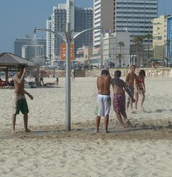 המין הקבוצתי בחוף בת"א